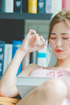 他缓慢而有力的撞着在车里视频